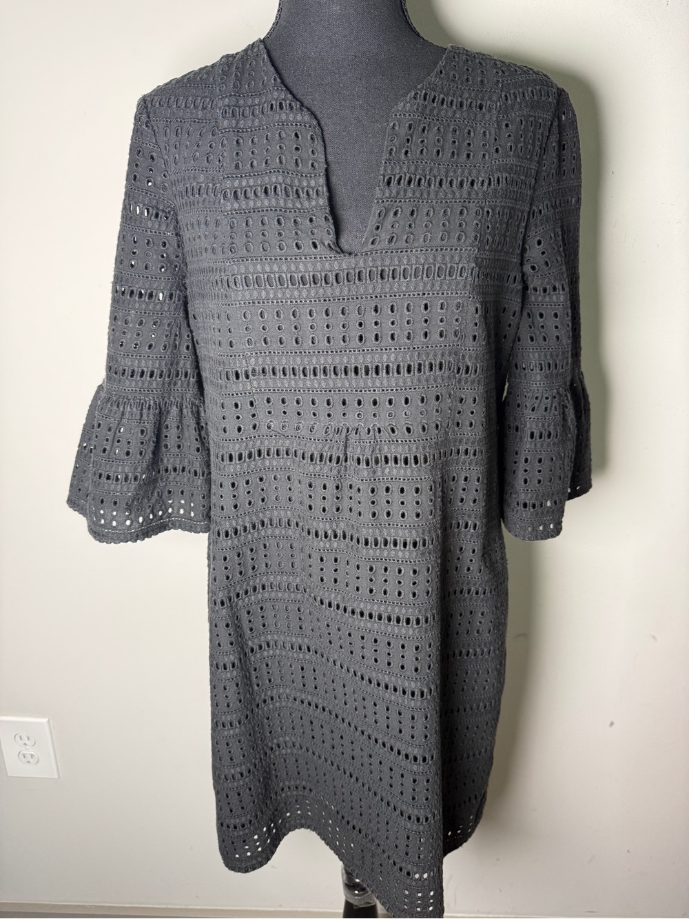 Jude Connally Kerry Black Eyelet Bell Sleeve Shift Dress Pockets Sz S